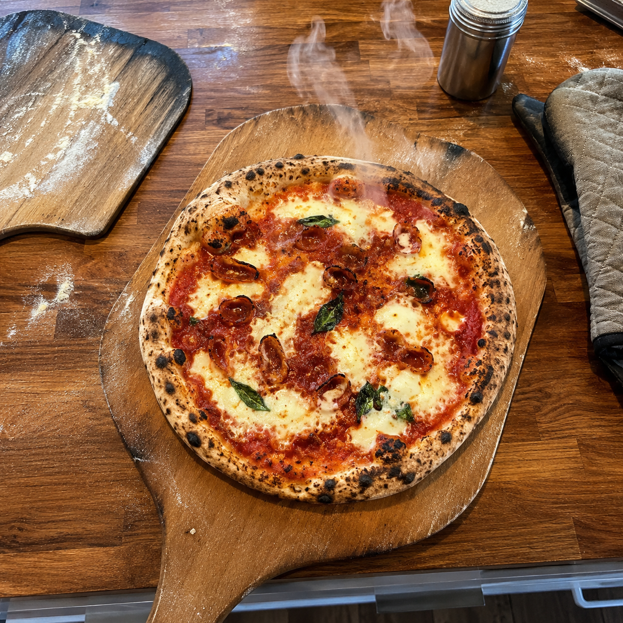 Pulled this off the peel just now. Patted the fior di latte super dry — biggest unlock so far.